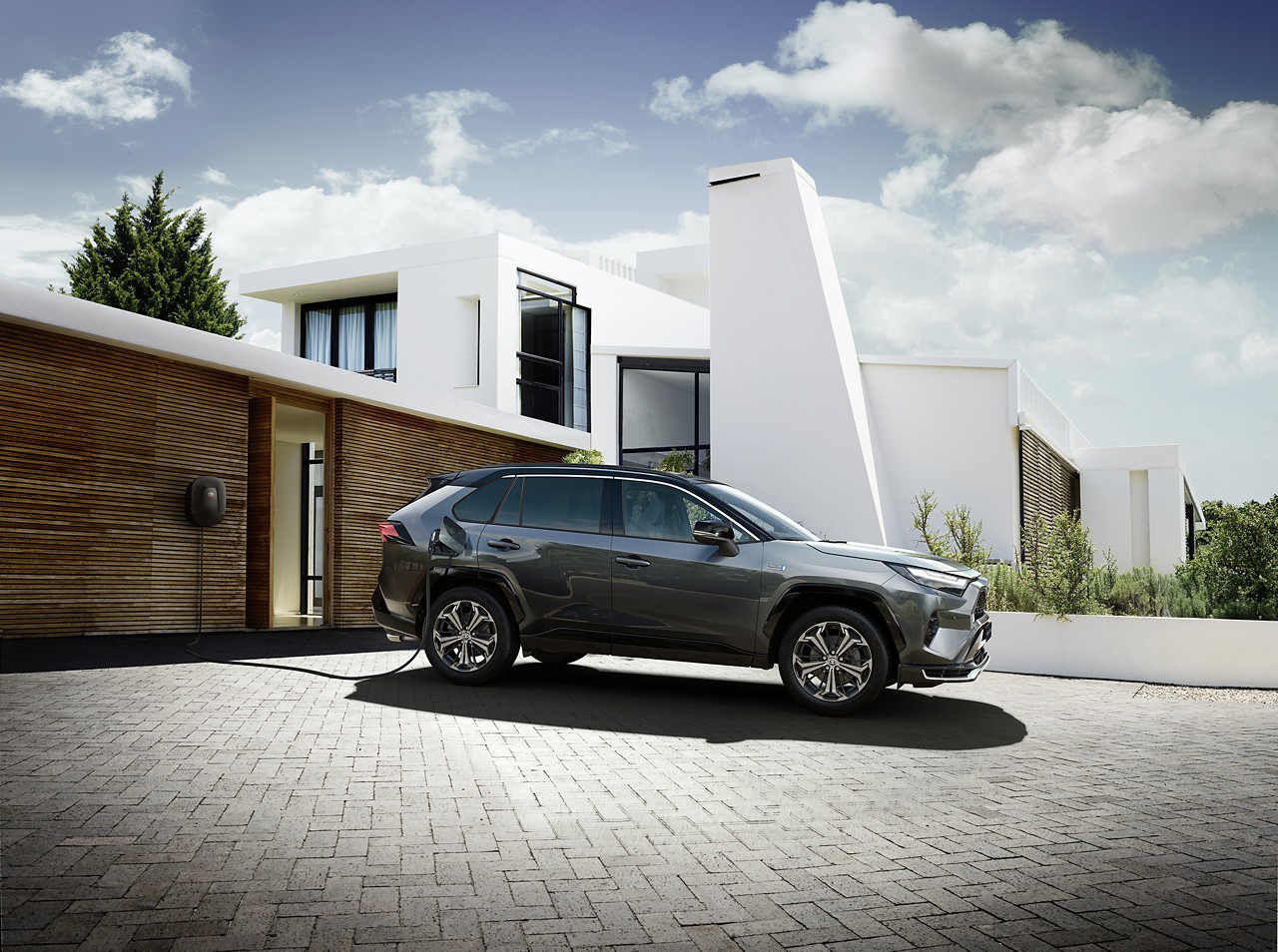 RAV4 Plugin Exterior