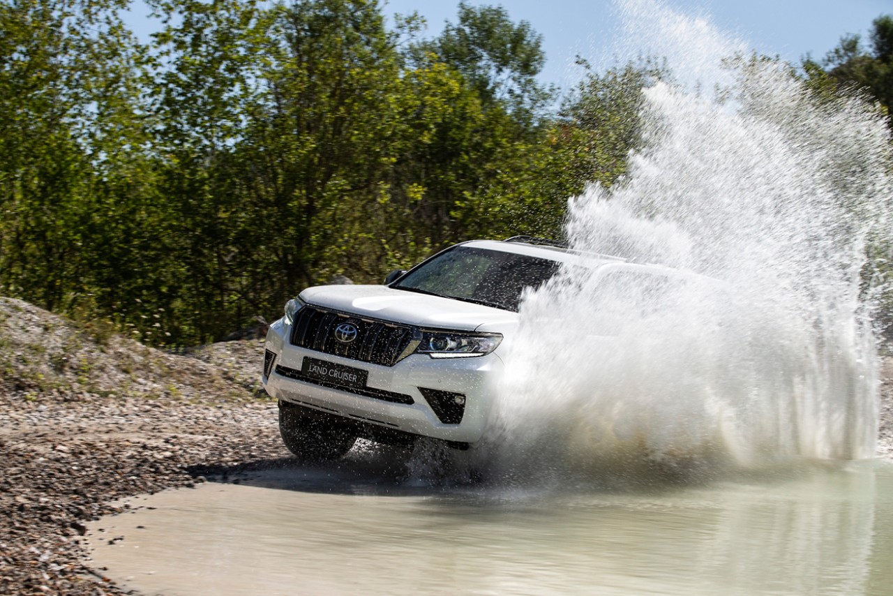 TOYOTA LAND CRUISER
